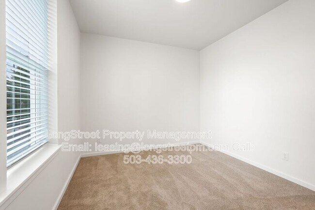 Building Photo - 658 NE Mason St