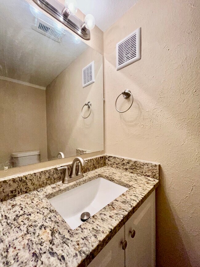 Building Photo - 919 S Weatherred Dr