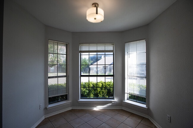 Building Photo - 8640 Malibu St