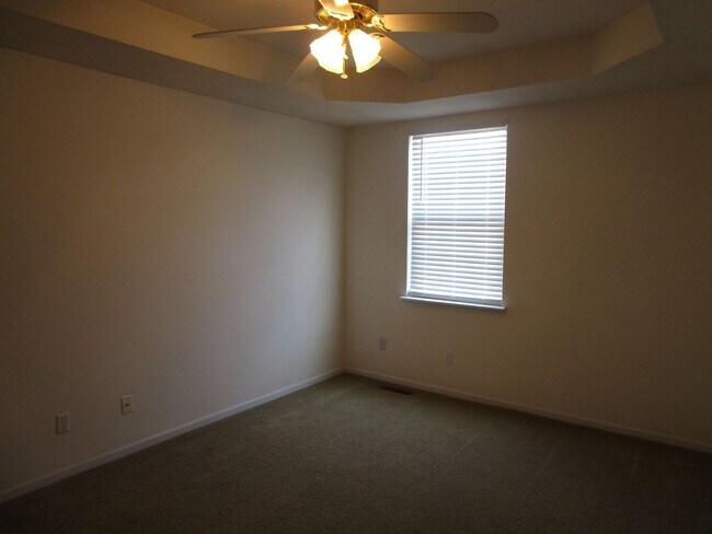 Building Photo - 5013-5015 Betty Jean Way