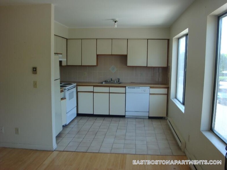 Building Photo - 126 Marginal St