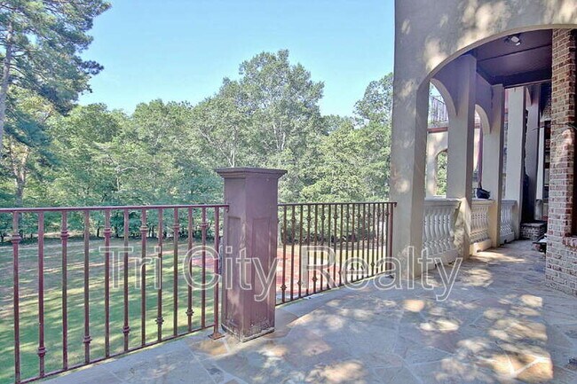Building Photo - 250 Moss Creek Walk