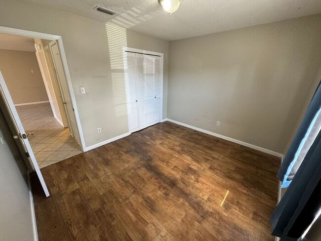 Building Photo - Gulf Breeze - Greenbriar Estates - 2 bedro...