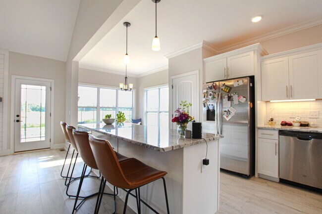 Building Photo - Pet Friendly in Sango!