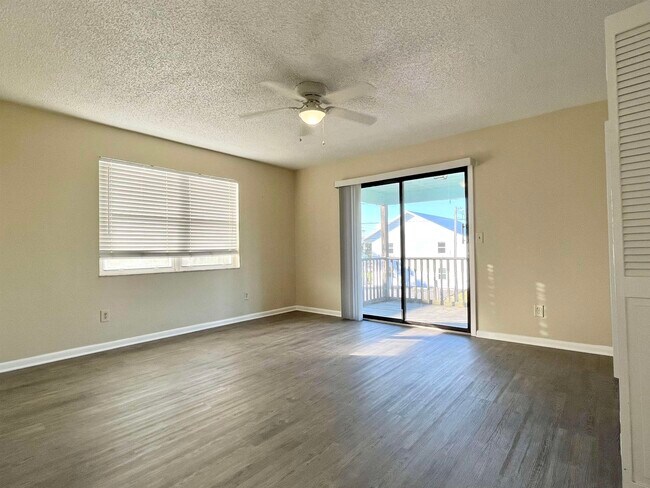 Building Photo - 13 E St