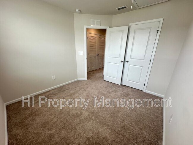 Building Photo - 11 High Pne Trl