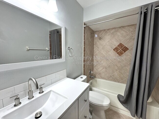 Building Photo - 658 Elwood St
