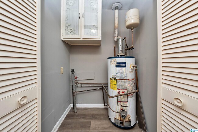 Building Photo - 1177 5 Mile Rd