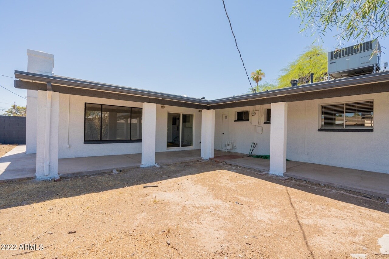 Building Photo - 822 W 18th St