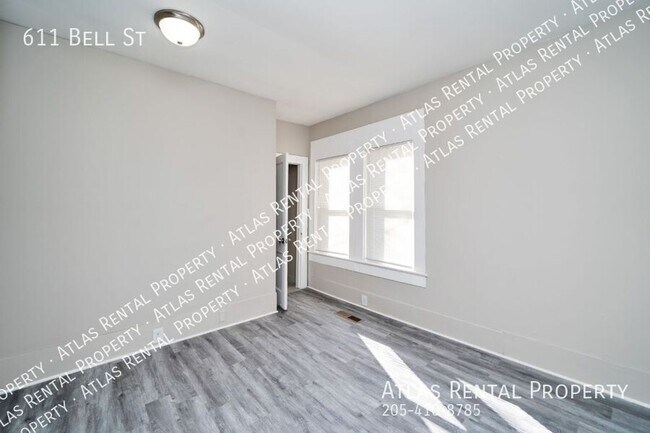 Building Photo - 611 Bell St