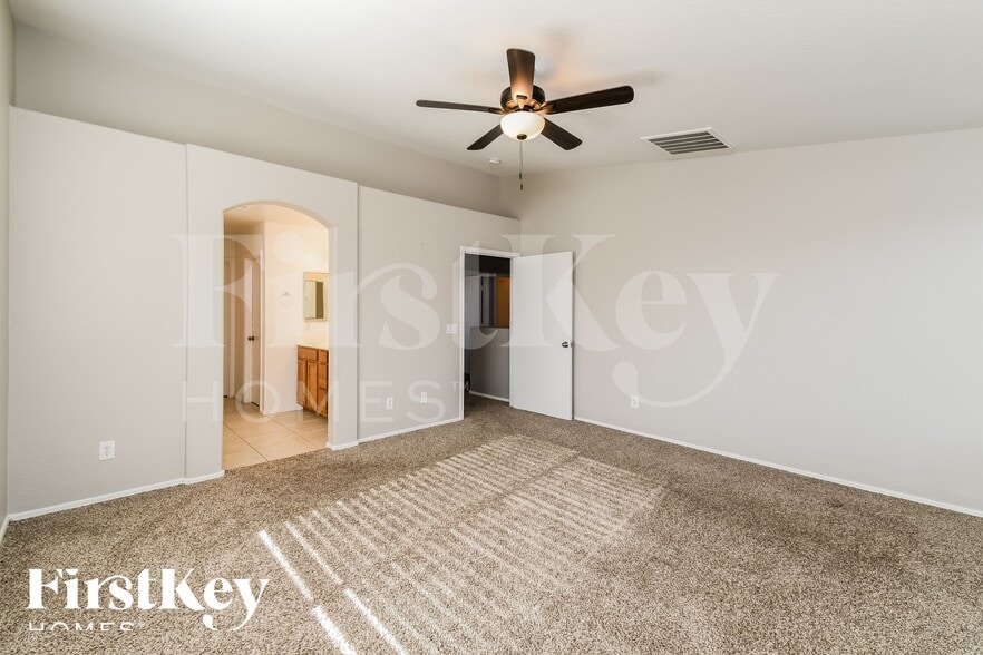 Building Photo - 29344 N Yellow Bee Dr