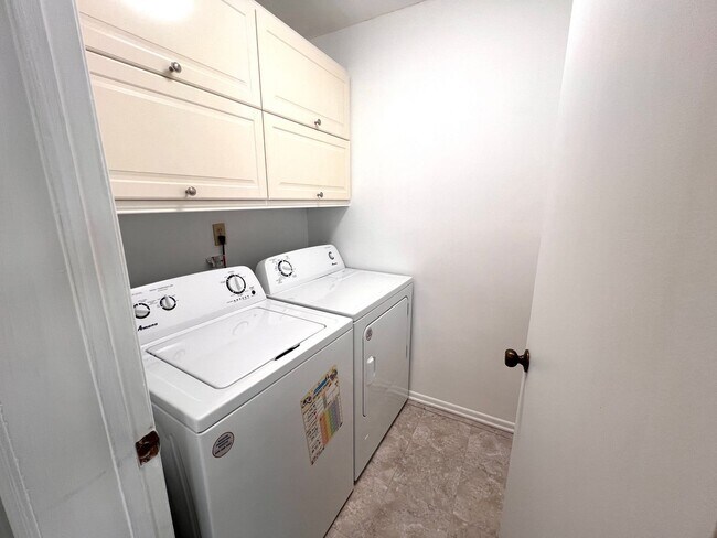 Building Photo - Stunning 2 Bedroom located in Irvine.