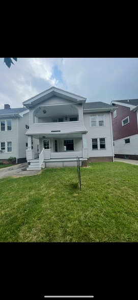 Primary Photo - 2027 Chesterland Ave