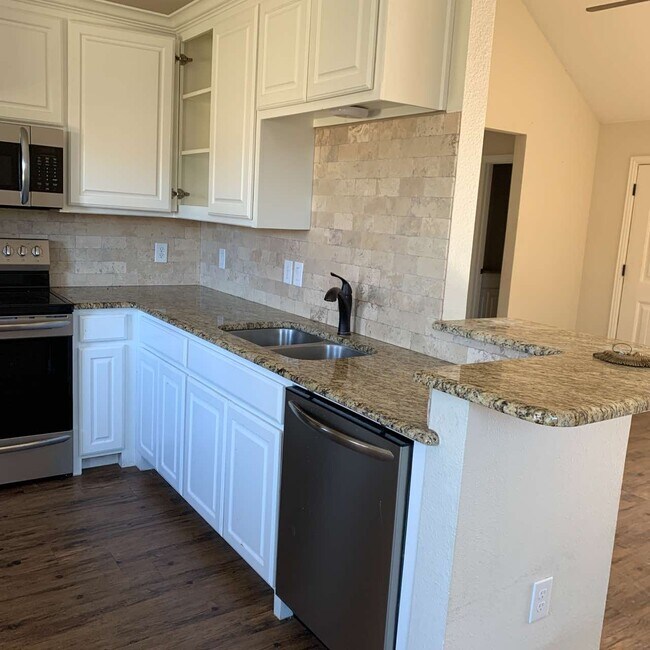 Building Photo - 409 Maple Row