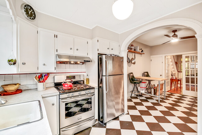 Kitchen - 1613 S Juniper St