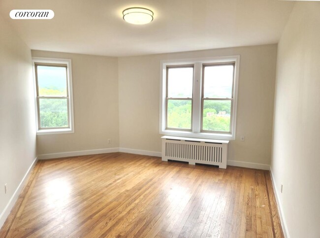 Building Photo - 3900 Greystone Ave