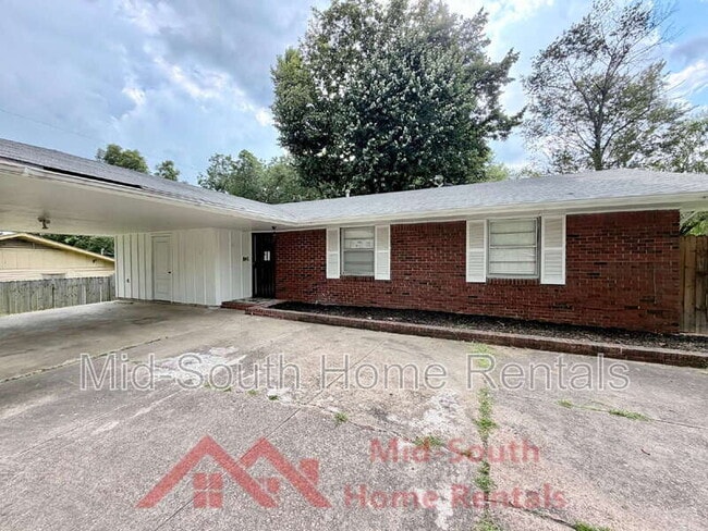 Building Photo - 3831 Hermitage Dr