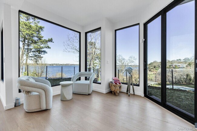 Building Photo - 10 Bay View Dr