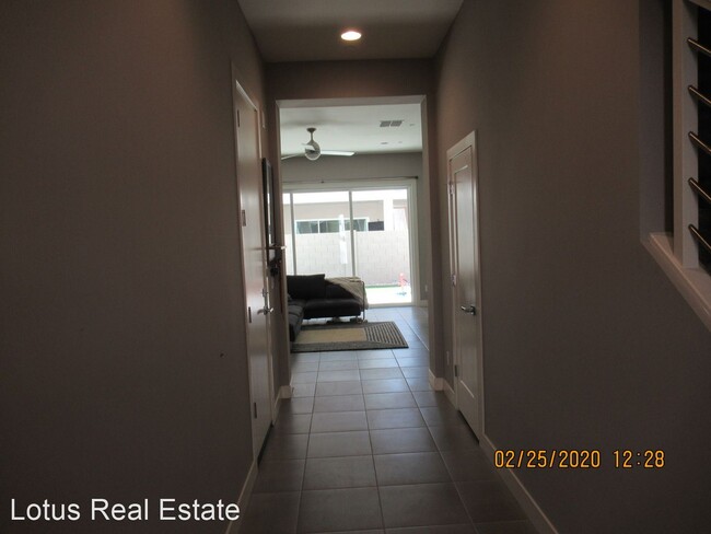 Building Photo - 3 br, 2.5 bath House - 6815 E Orion Dr