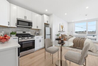 Building Photo - 337 Johnston Ave