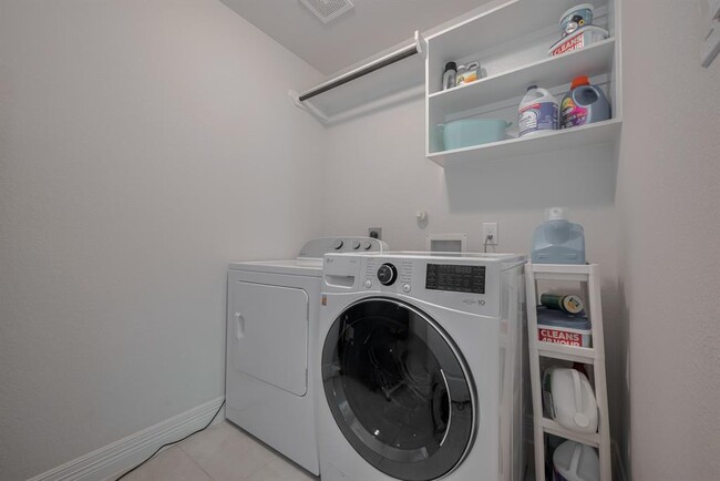 Building Photo - 3114 Calla Lily Trl