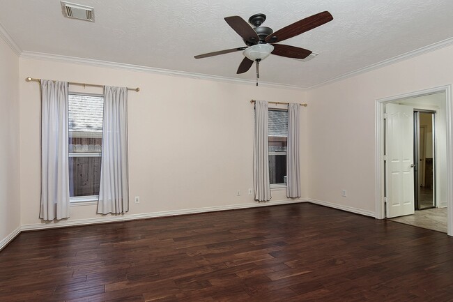 Building Photo - 27 Bluff Creek Pl
