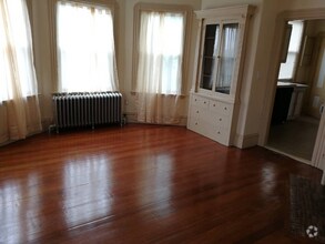 Building Photo - 34 Hume Ave