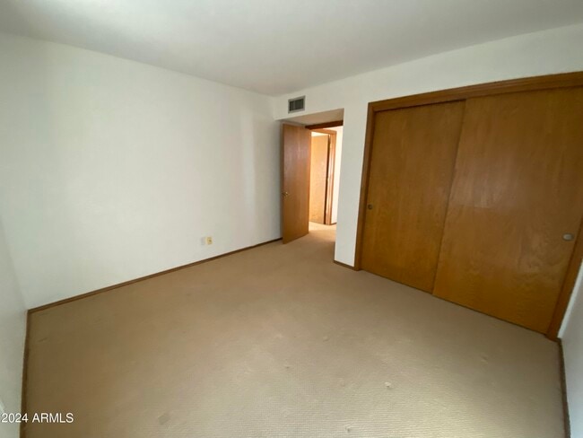 Building Photo - 821 E Redondo Dr