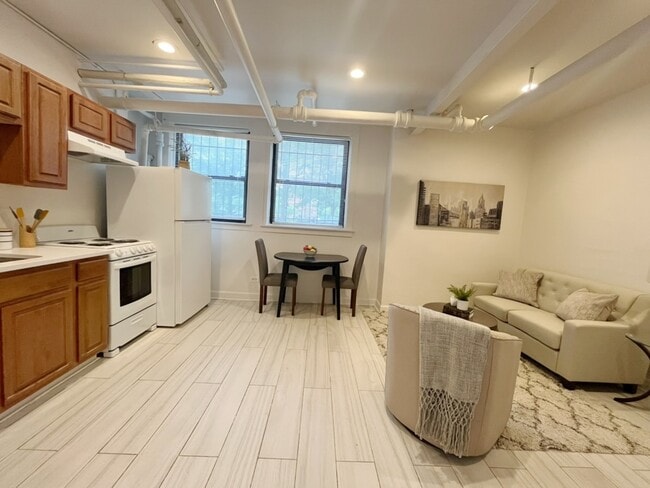 Building Photo - 3604 W Dickens Ave