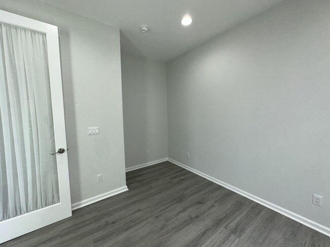 Building Photo - 319 Flip Flop Ct