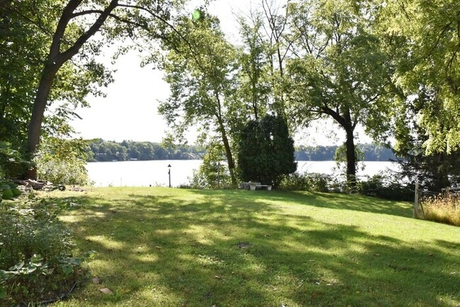 Building Photo - Beautiful 3 Bedroom Home over Looking Lake Chapin