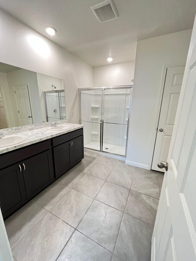 Building Photo - 1570 San Filippo Dr SE
