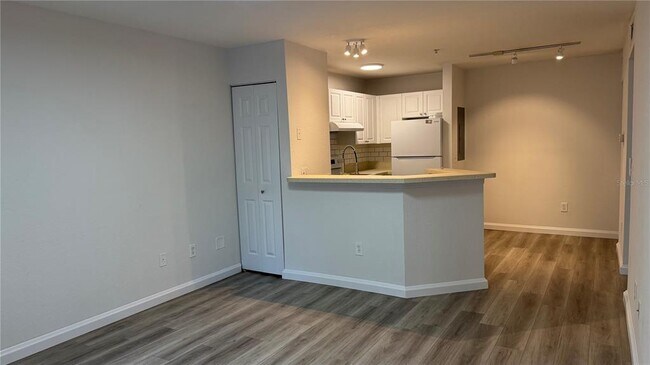 Building Photo - 850 S Tamiami Trl
