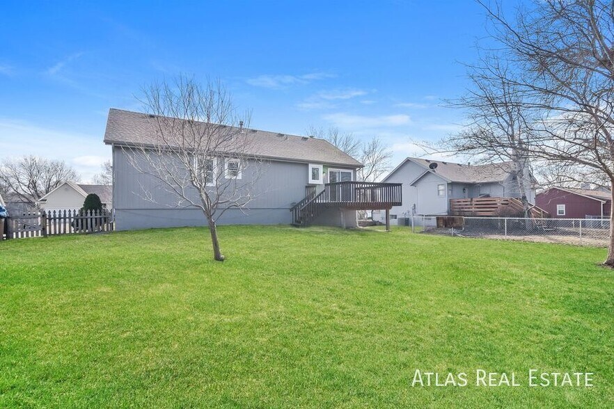 Building Photo - 710 S Park Dr
