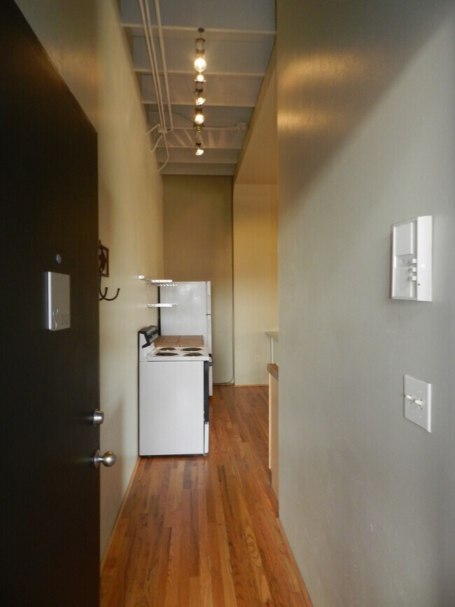 Entry - 3309 Blake St