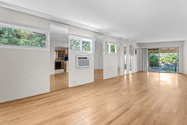 Building Photo - 17 Stallion Rd