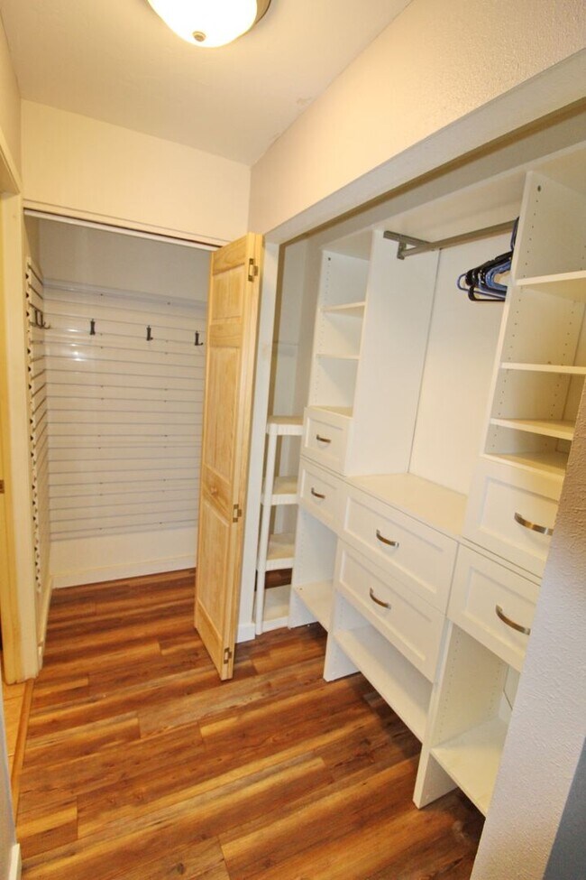 Building Photo - Kihei Villages Upper-Level Front Row Ocean View Condo