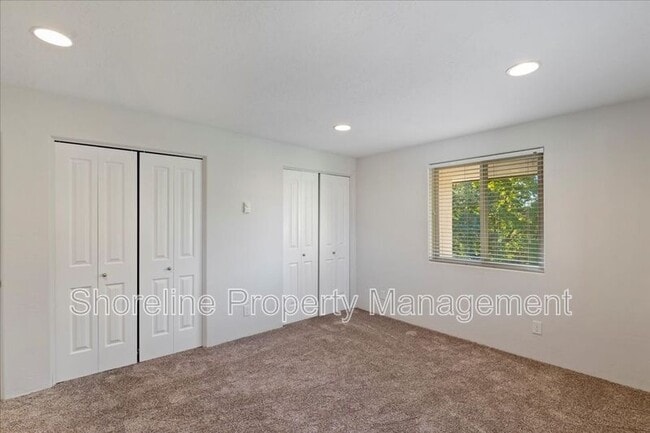 Building Photo - 2607 N Lancaster Dr