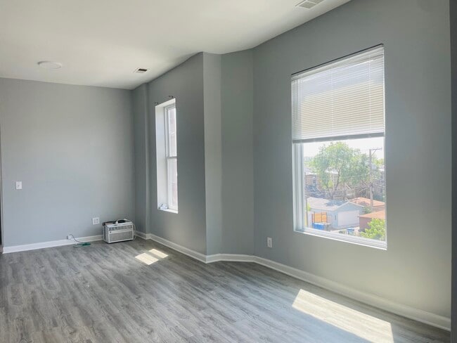 Building Photo - 3359 W Flournoy St
