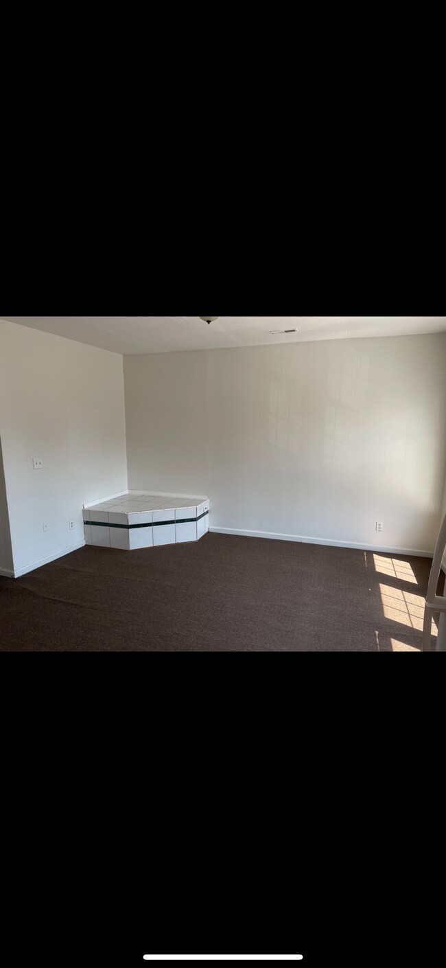 Living room - 395 W Utica St