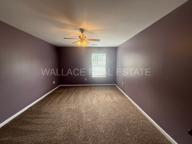 Building Photo - CUTTERS RUN...3 BEDROOM TOWNHOUSE WITH PRI...