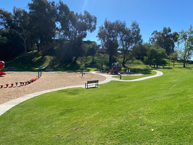 Building Photo - *Special* Charming 2 bedroom 2 bathroom Condo in Oceanside!