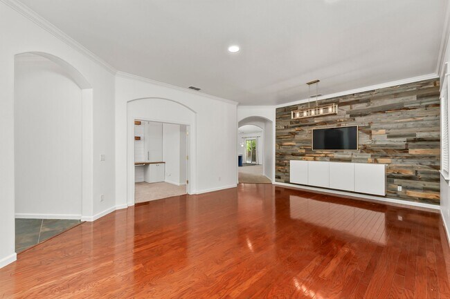 Building Photo - 10000 Shana Way