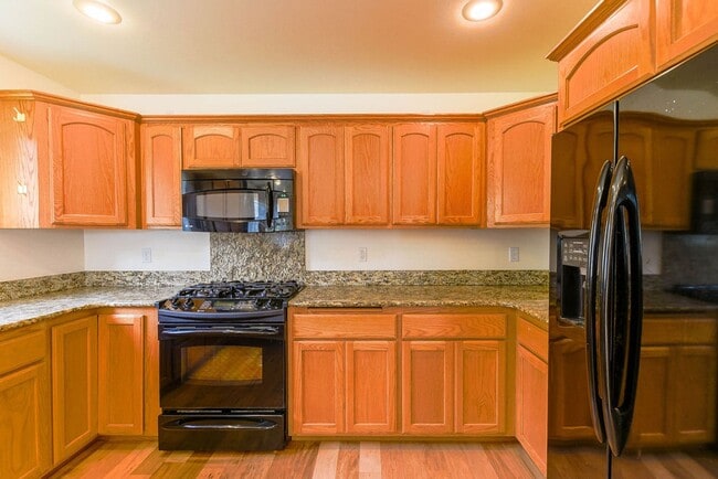 Building Photo - Beautiful 3 bed/2.5 bath single family hom...