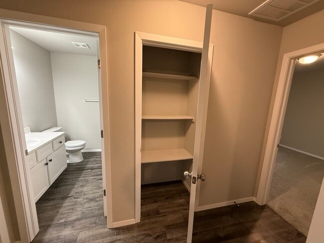 Building Photo - 1232 E Toledo St