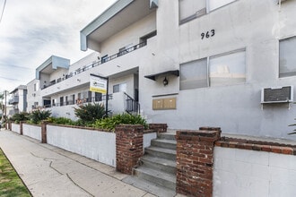 Building Photo - 963 S Barrington Ave
