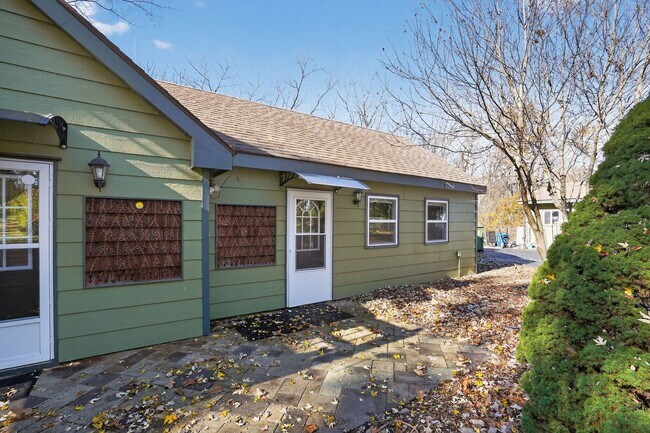 Building Photo - 1036 Guerin Rd