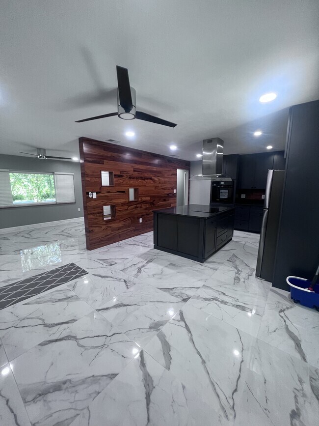 Building Photo - 3320 NW 24th Ave