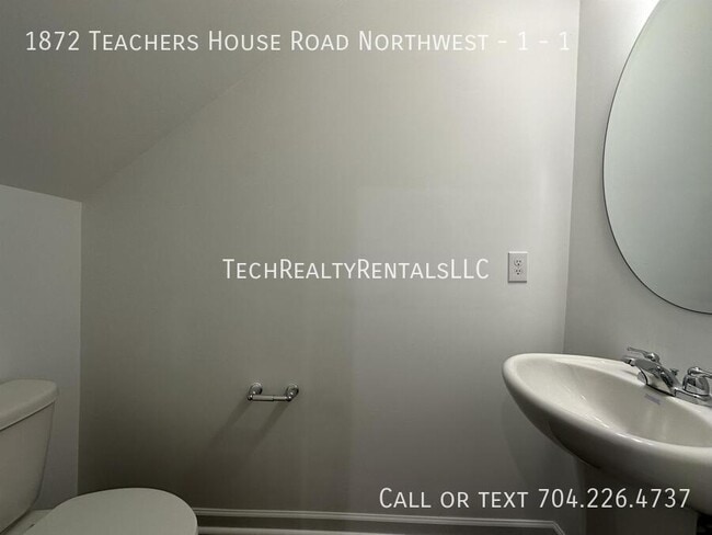 Building Photo - 1872 Teachers House Rd NW