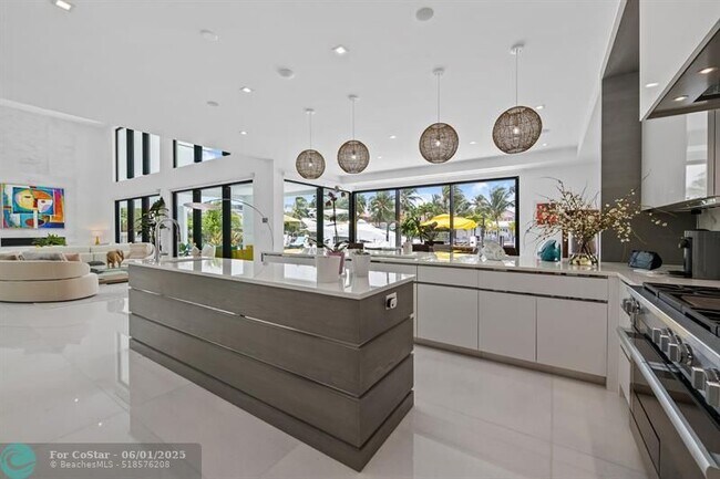 Building Photo - 401 Lido Dr